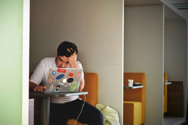 Compreendendo a Psicologia por trás do Cansaço com E-mails